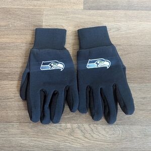 NWOT Seattle Seahawks Football Winter Gloves Men Size Medium/Large